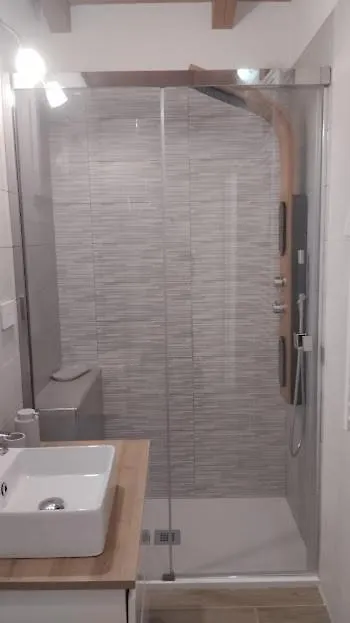 אנזולה נל'אמיליה Iris Cottage 0*, אנזולה נל'אמיליה